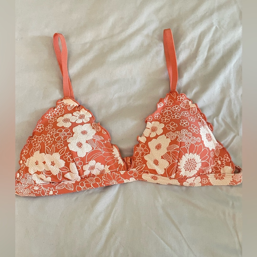 Aerie orange/coral and cream floral triangle bikini top in medium nwot